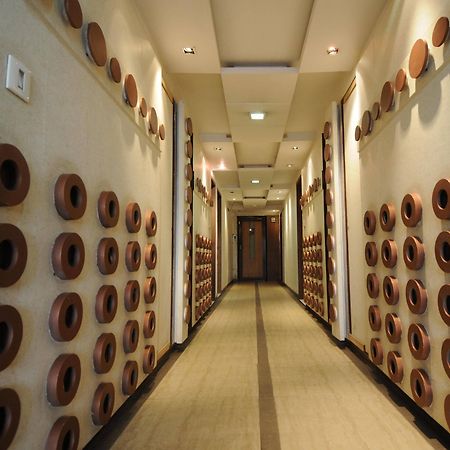 Neelkanth Paradise Hotel Ahmadábád Kültér fotó
