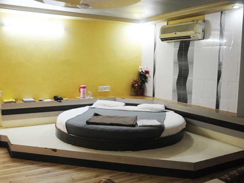 Neelkanth Paradise Hotel Ahmadábád Kültér fotó