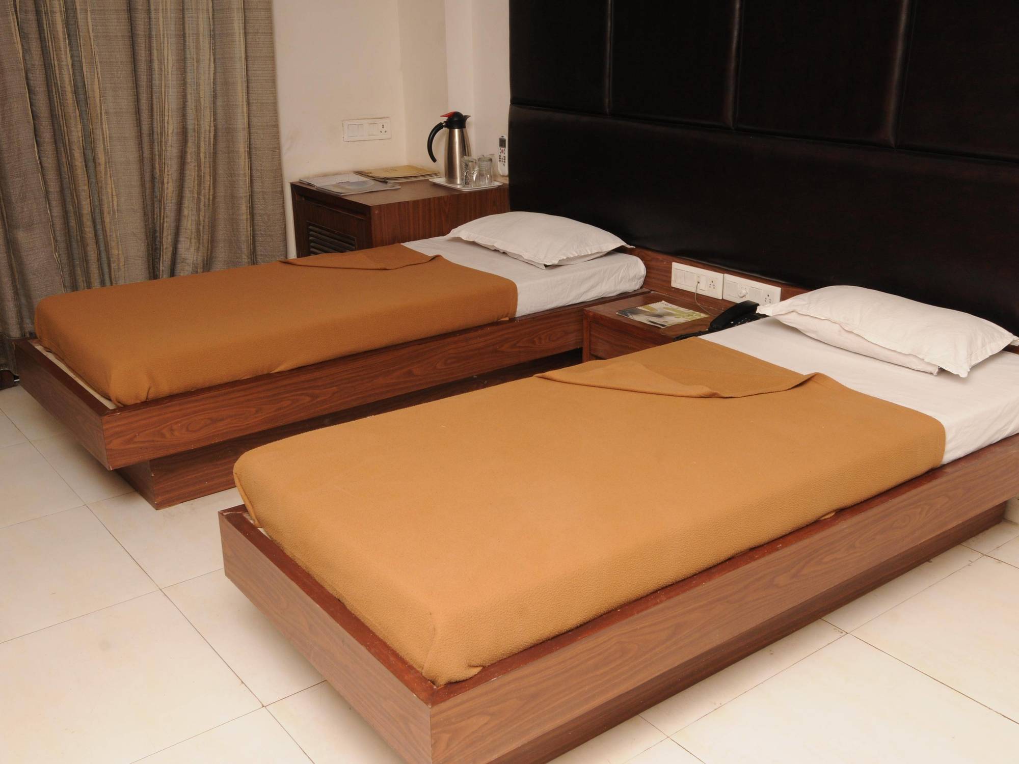 Neelkanth Paradise Hotel Ahmadábád Kültér fotó